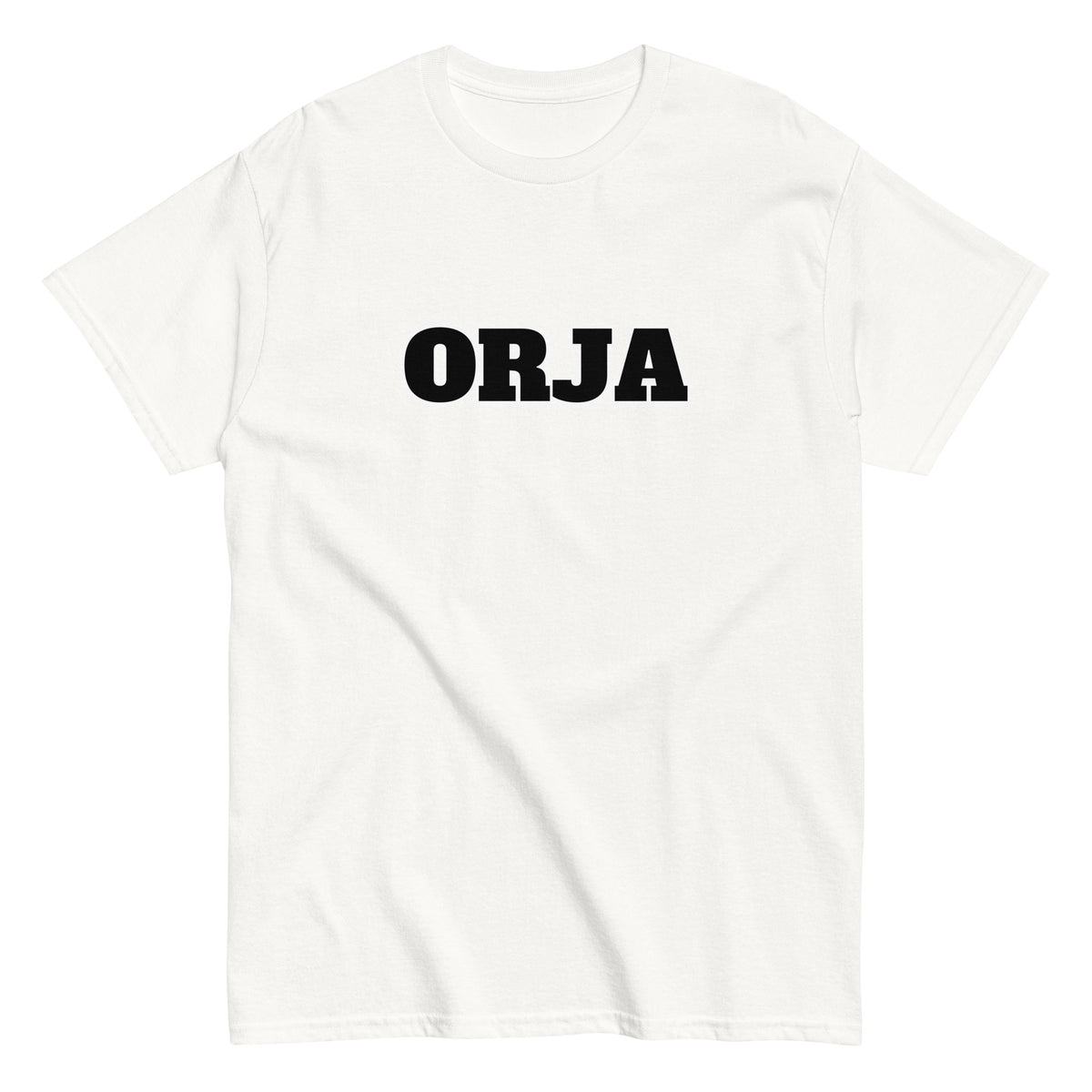 Meemirotta Unisex t-paita valkoisella taustalla mustilla kirjaimilla 'ORJA'