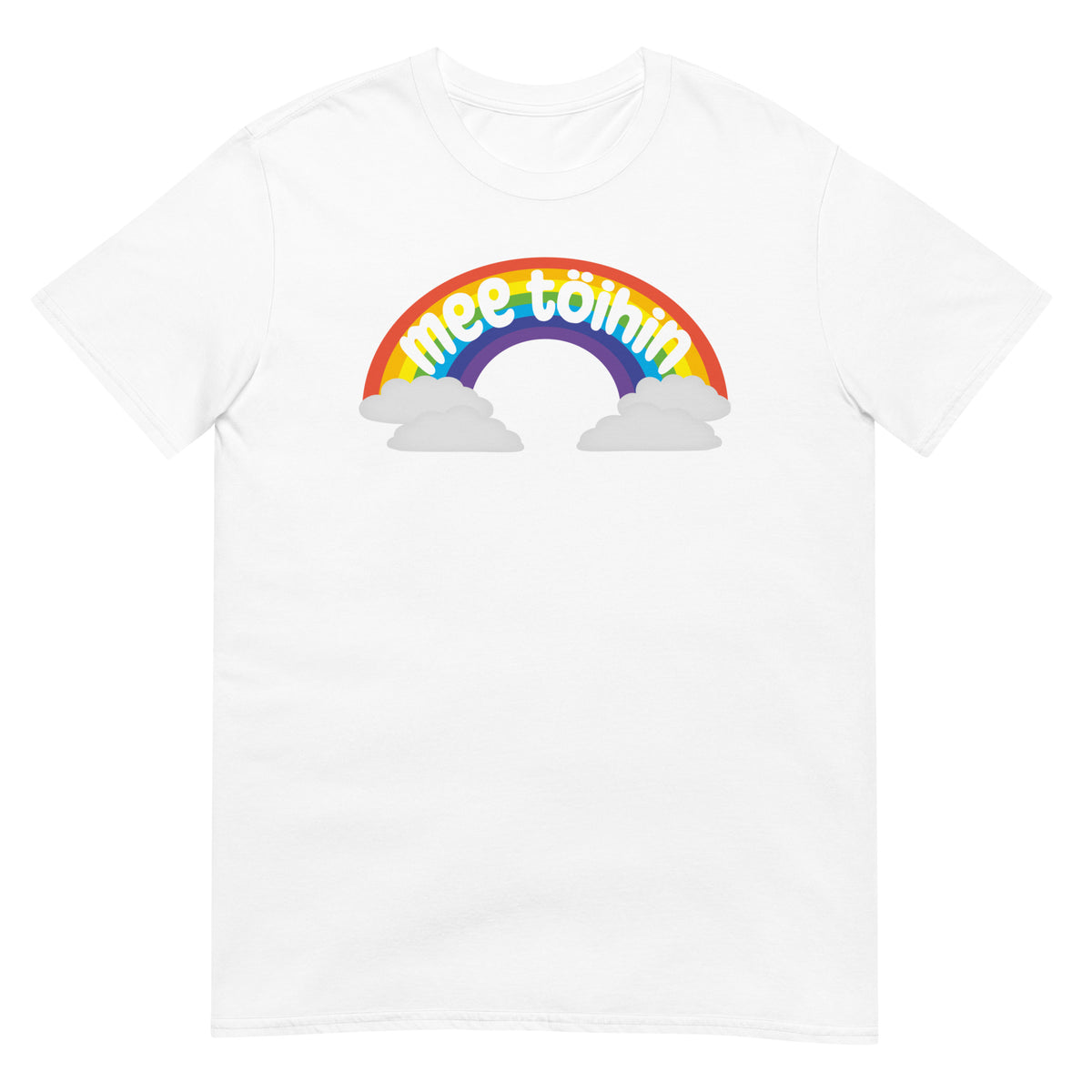 Meemirottan Rainbow Mee Töihin T-Paita, musta t-paita, jota koristavat eloisa sateenkaarigrafiikka, kaksi pilveä ja leikkisä teksti "mee töihin", tekee täydellisen hauskan paidan.
