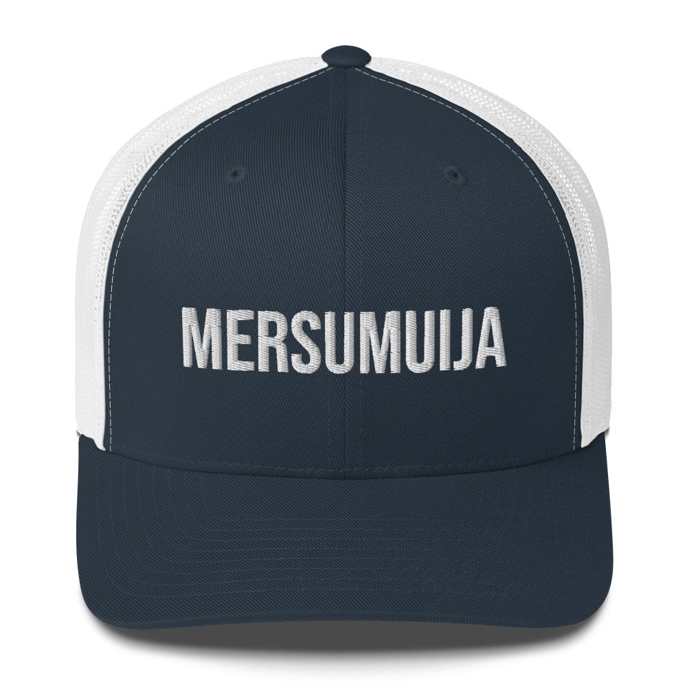Meemirotan hauska lippis sinivalkoisella värityksellä MERSUMUIJA-logolla edessä
