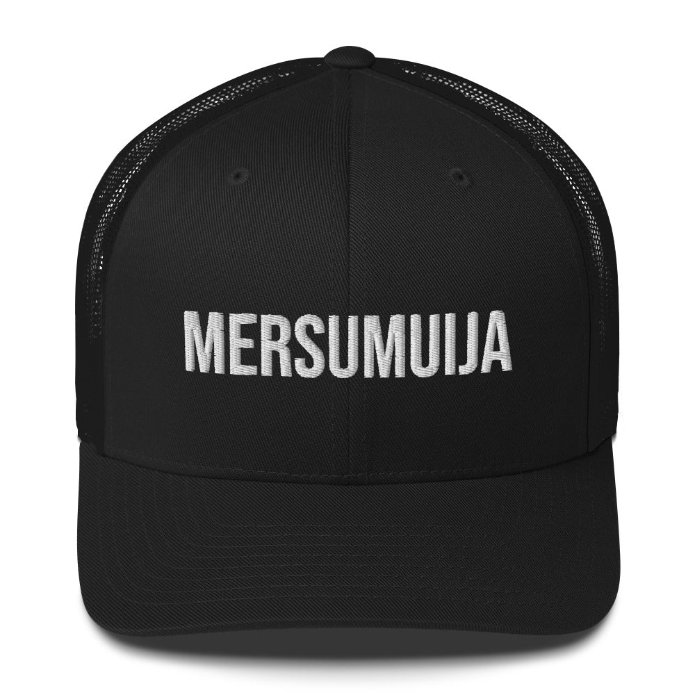 Musta hauska lippis MERSUMUIJA-tekstillä, mainio valinta vapaa-ajan asusteeksi
