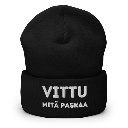Mustassa pipossa on hauska pipo tekstillä: VITTU MITÄ PASKAA, joka tuo huumoria talvipesään.