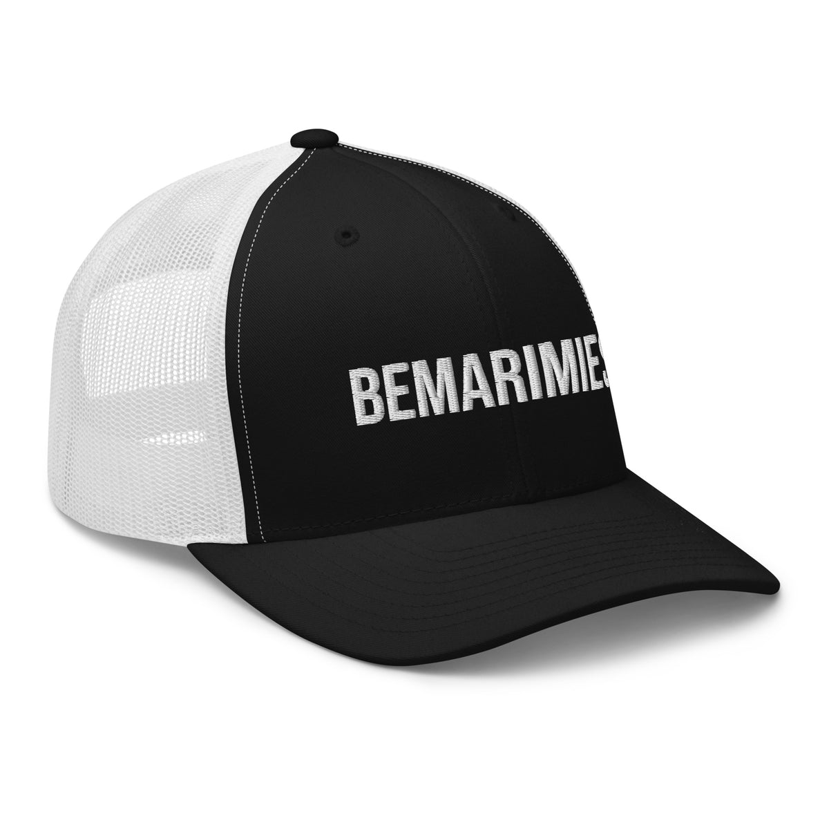 Musta Meemirotta lippis lahjaksi valkoisilla verkoilla ja brodeeratulla tekstillä 'BEMARIMIES'