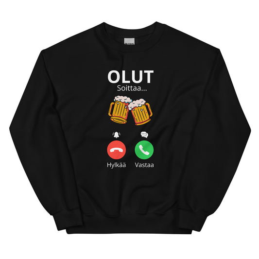 Mustassa collegepaidassa olutaiheinen teksti ja olutlasit, hauska malli oluen ystäville