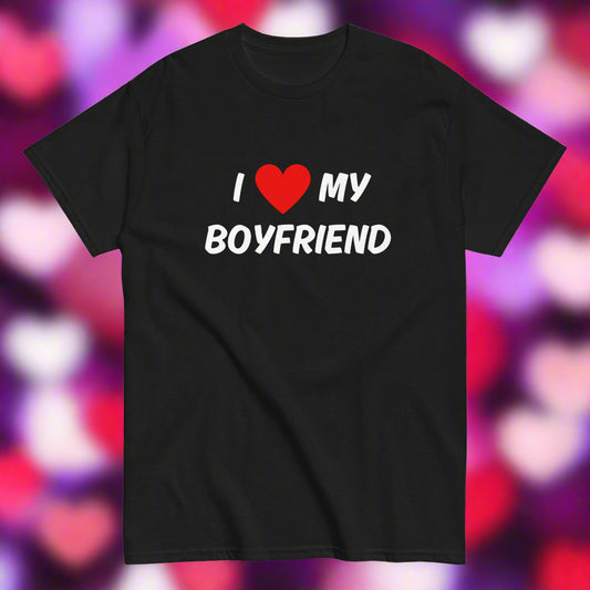 Hauska boyfriend t-paita musta, jossa valkoinen teksti I love my boyfriend