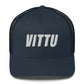 Takaa katsottuna musta mesh-kuorma-autohattu, jossa on säädettävä snapback-kiinnitys – täydellinen niille, jotka rakastavat huiskat vaatteita, Vittu Lippis by Meemirotta.